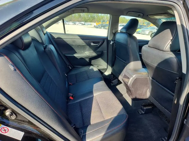 2015 TOYOTA CAMRY SE  