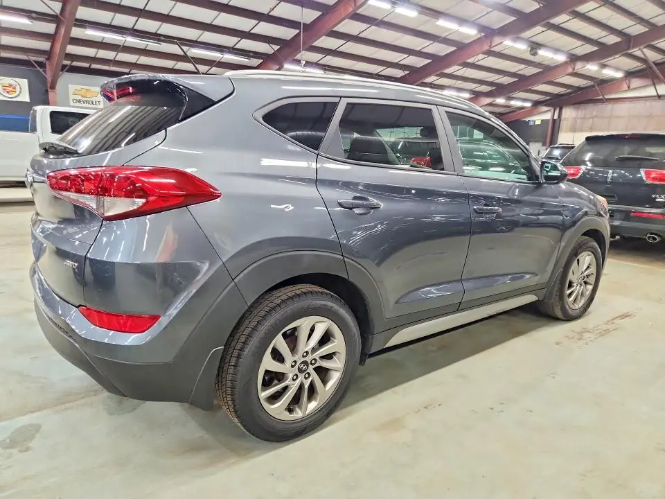 2017 HYUNDAI TUCSON SE  