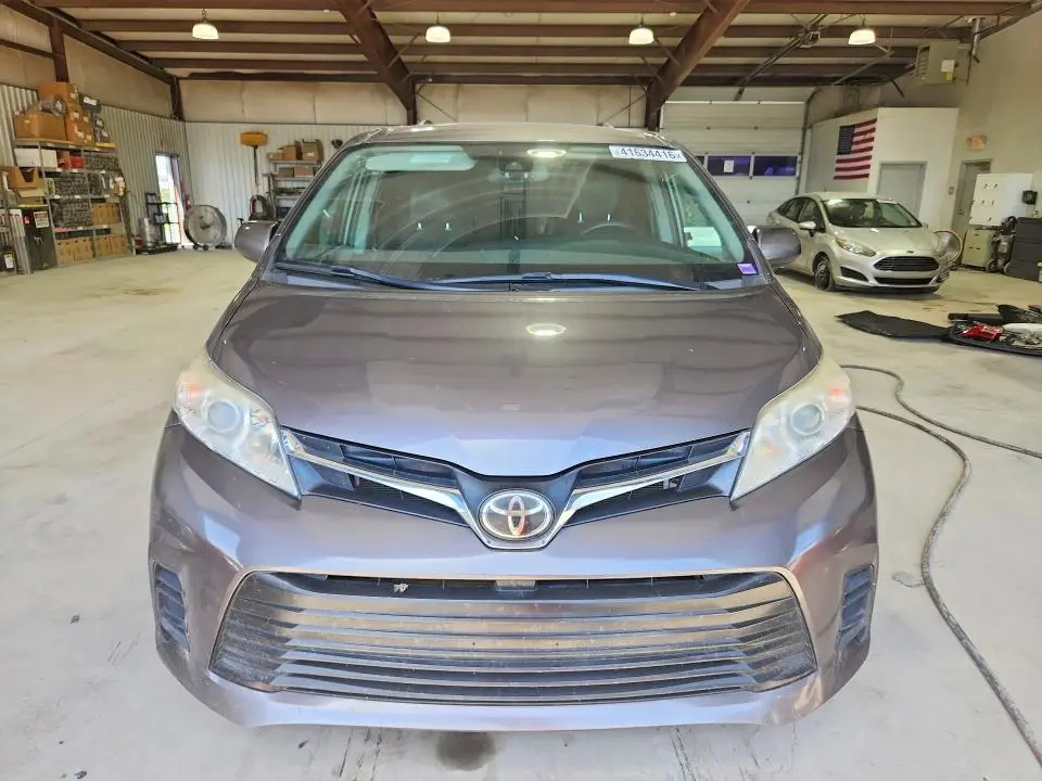 2019 TOYOTA SIENNA LE  
