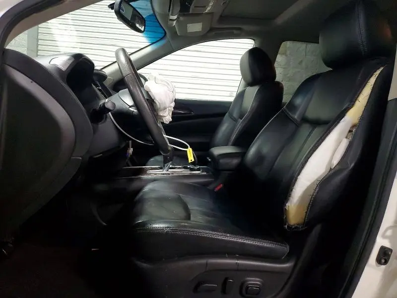 2016 NISSAN PATHFINDER SL  