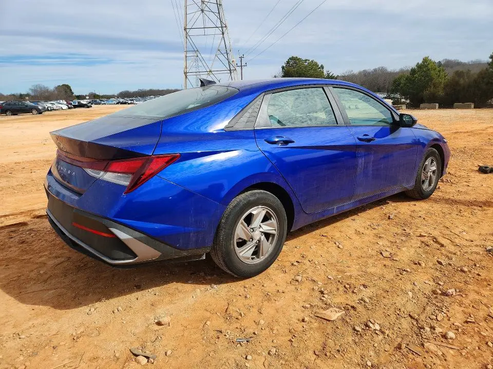 2025 HYUNDAI ELANTRA SE  