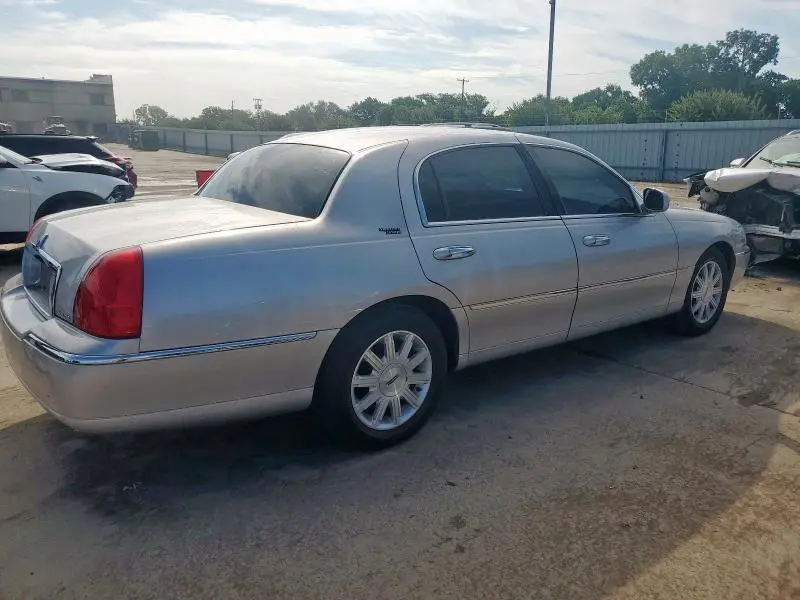 2010 LINCOLN TOWN CAR SIGNATURE LIMITED  