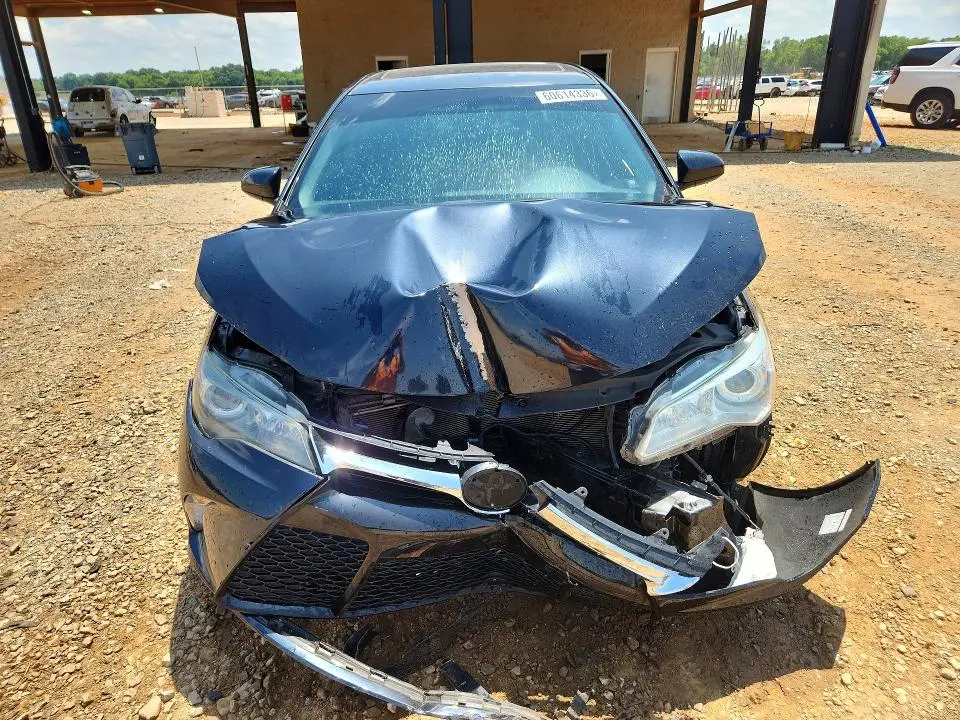 2016 TOYOTA CAMRY SE  