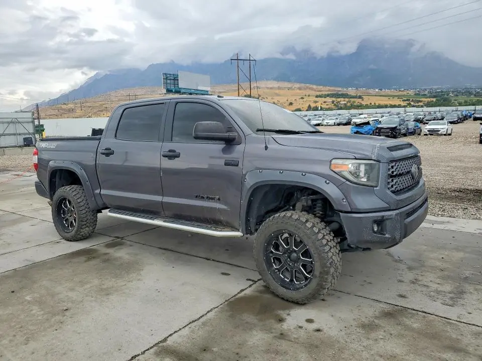 2018 TOYOTA TUNDRA CREWMAX SR5  