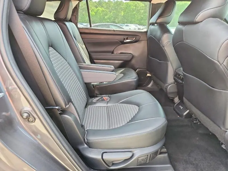 2022 TOYOTA HIGHLANDER XSE  