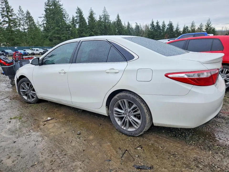 2016 TOYOTA CAMRY SE  