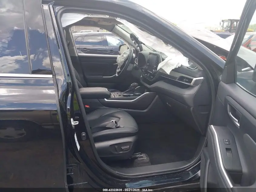 2022 TOYOTA HIGHLANDER XLE