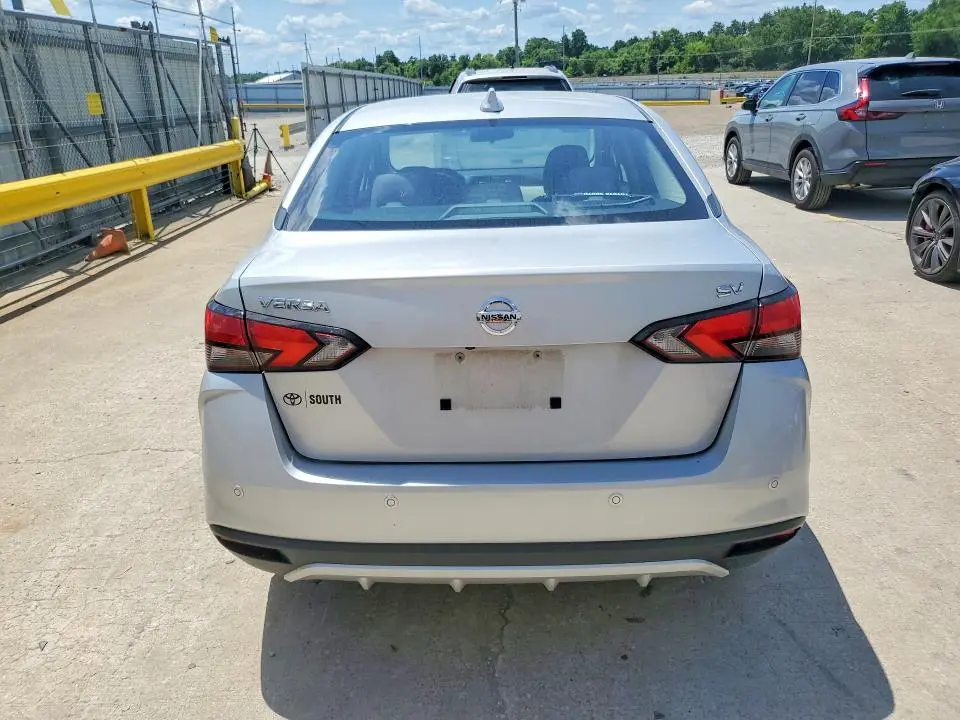 2021 NISSAN VERSA SV  