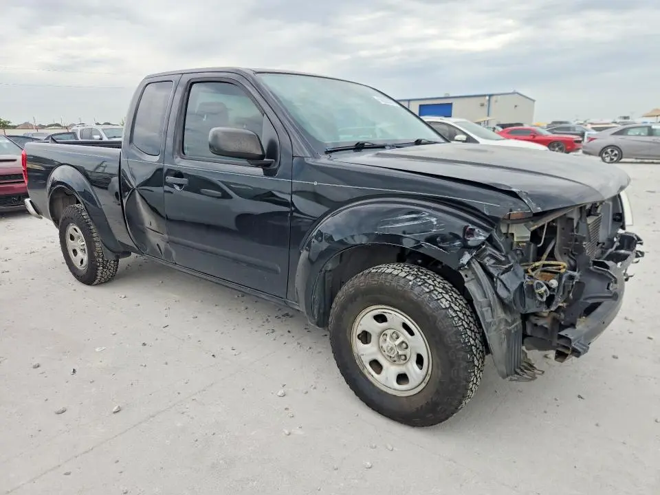 2014 NISSAN FRONTIER S  