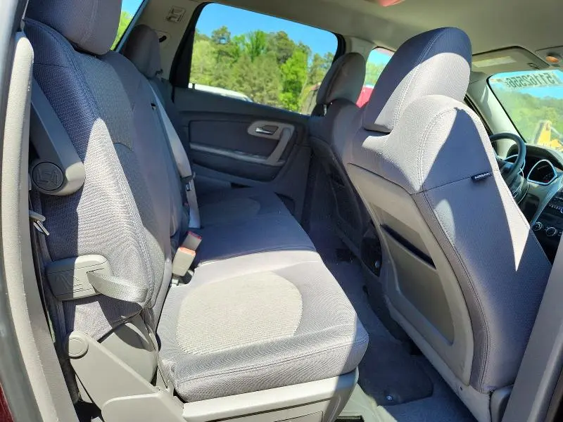 2010 CHEVROLET TRAVERSE LS  