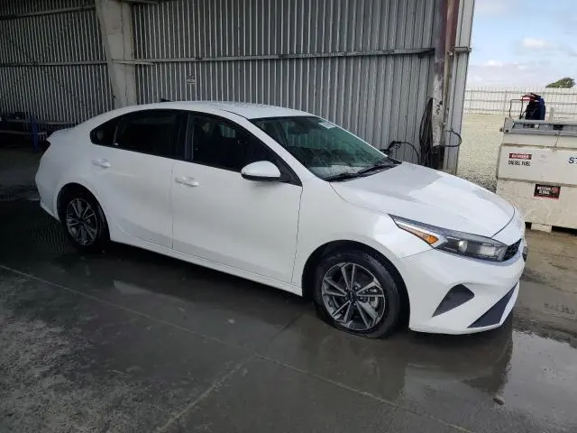 2023 KIA FORTE LX  