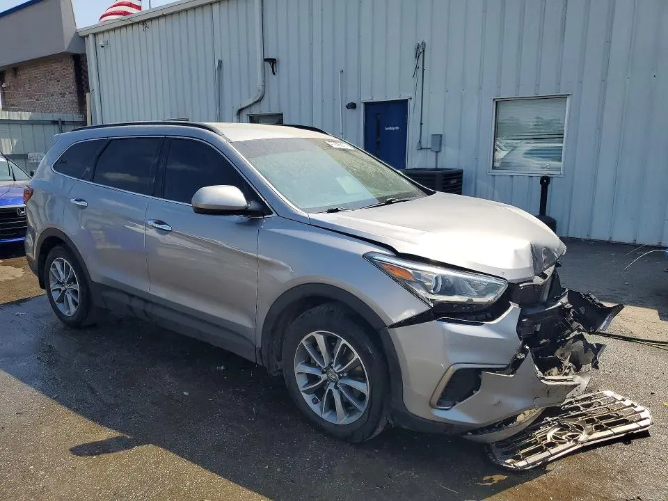 2018 HYUNDAI SANTA FE SE  