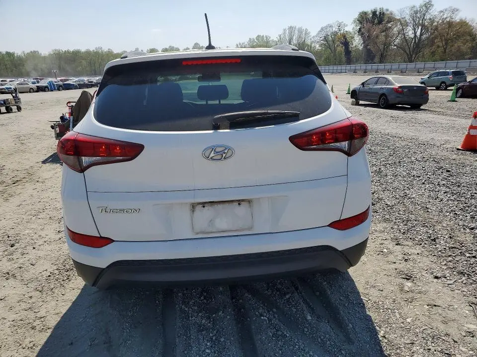 2017 HYUNDAI TUCSON SE  