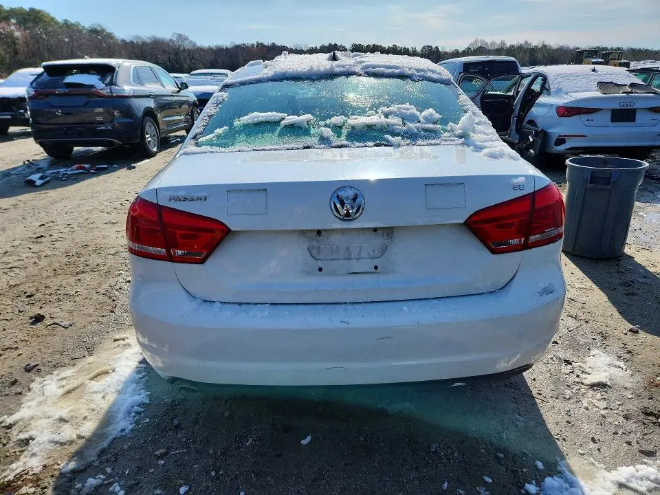 2013 VOLKSWAGEN PASSAT SE  