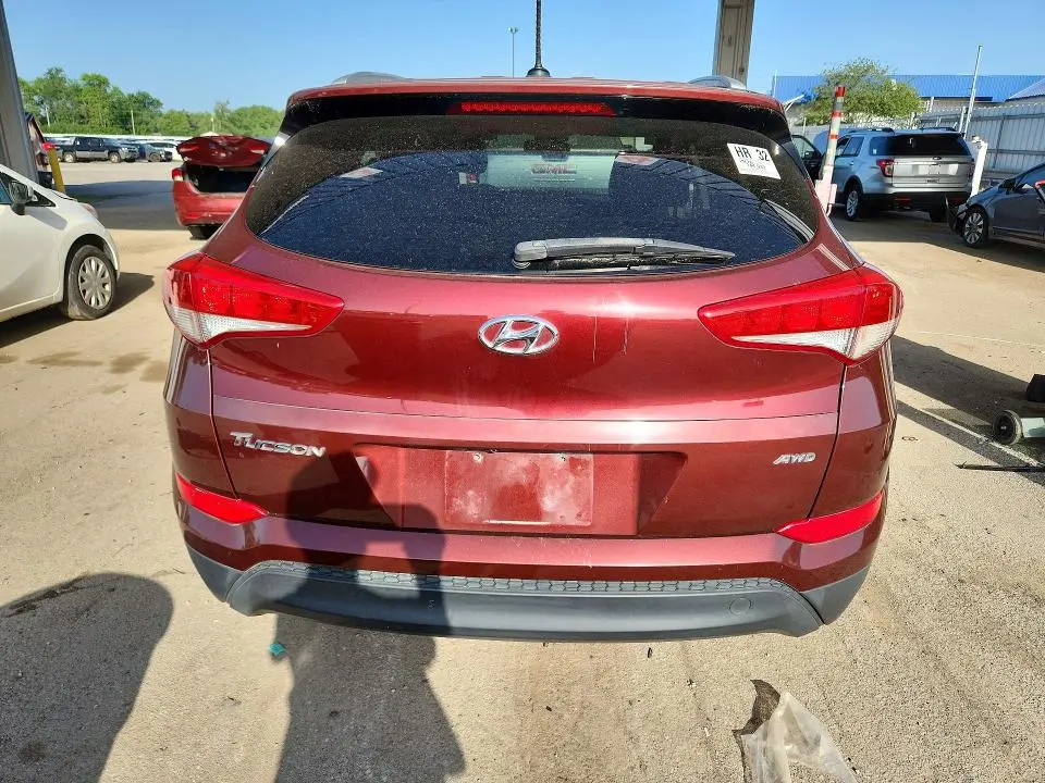 2016 HYUNDAI TUCSON SE  