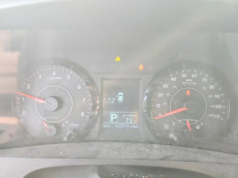 2016 TOYOTA SIENNA LE  