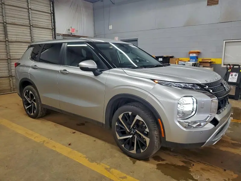 2024 MITSUBISHI OUTLANDER SE  