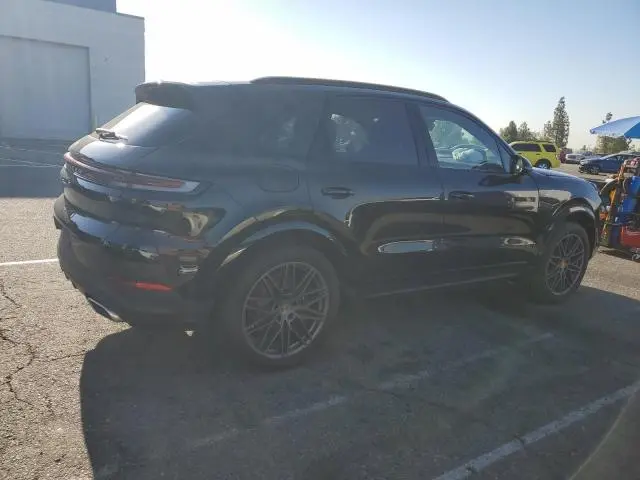 2024 PORSCHE CAYENNE   
