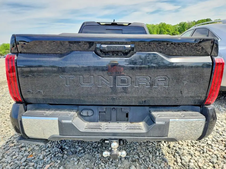2023 TOYOTA TUNDRA SR5  