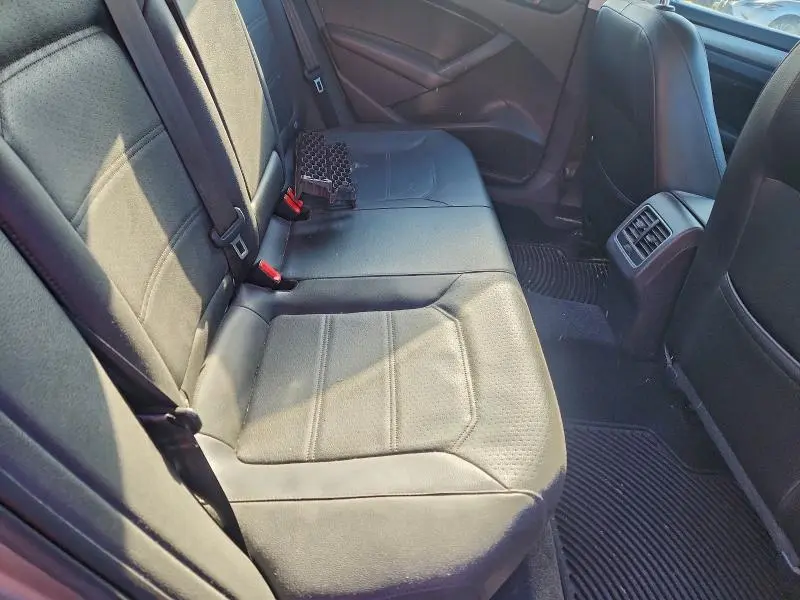 2015 VOLKSWAGEN PASSAT SE  