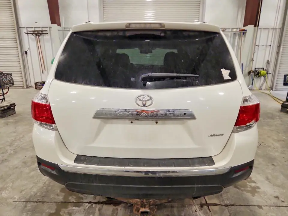 2012 TOYOTA HIGHLANDER SE  