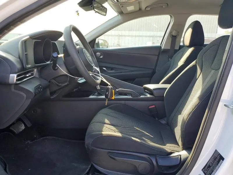 2021 HYUNDAI ELANTRA SE  