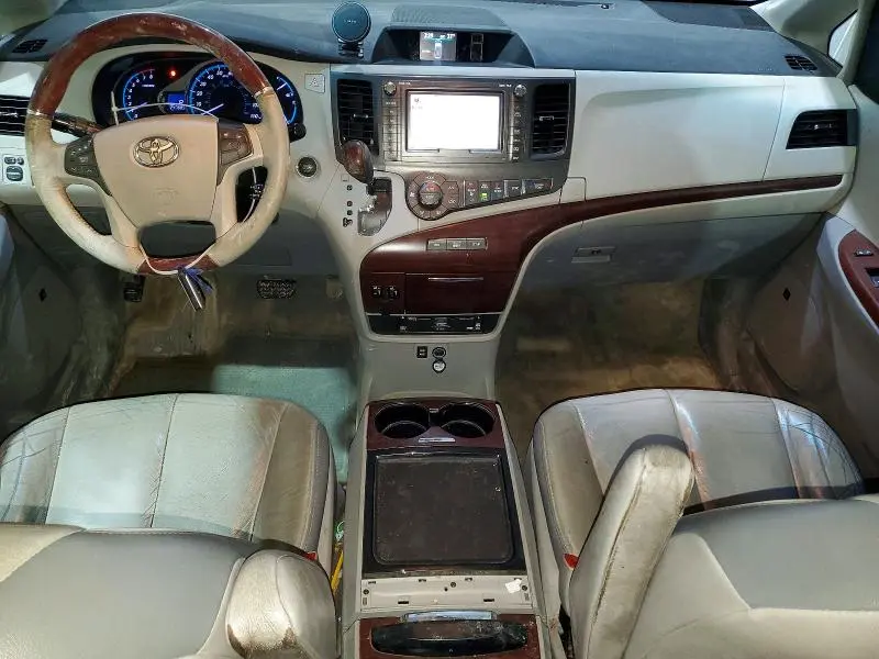 2012 TOYOTA SIENNA XLE  