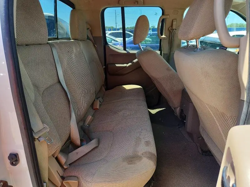 2016 NISSAN FRONTIER SV  