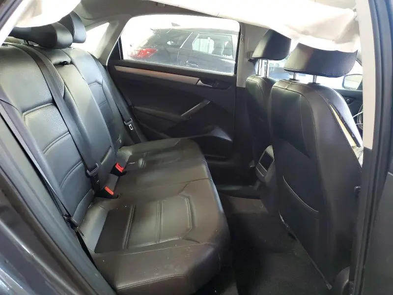 2015 VOLKSWAGEN PASSAT S  