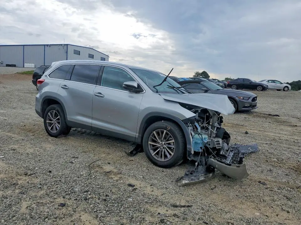 2019 TOYOTA HIGHLANDER XLE  