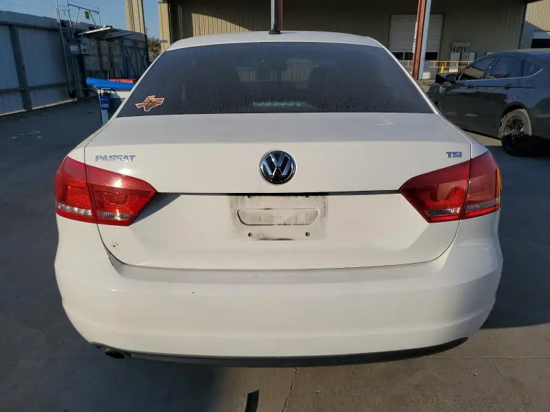 2015 VOLKSWAGEN PASSAT S  