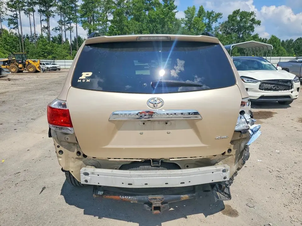 2013 TOYOTA HIGHLANDER SE  