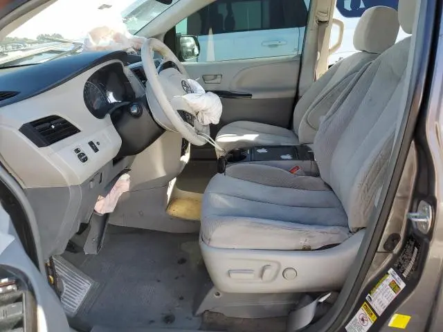 2014 TOYOTA SIENNA LE  