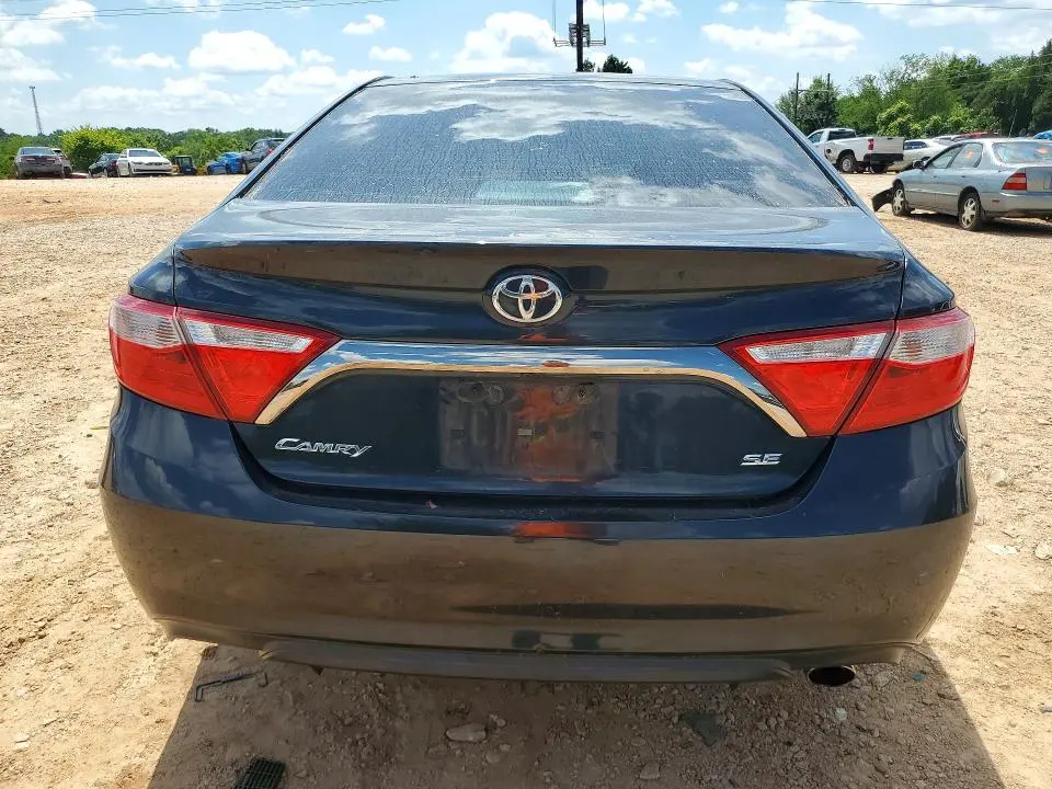 2015 TOYOTA CAMRY SE  