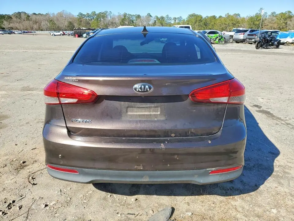 2017 KIA FORTE LX  