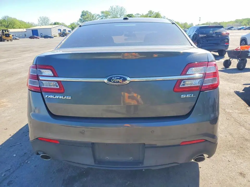2015 FORD TAURUS SEL  