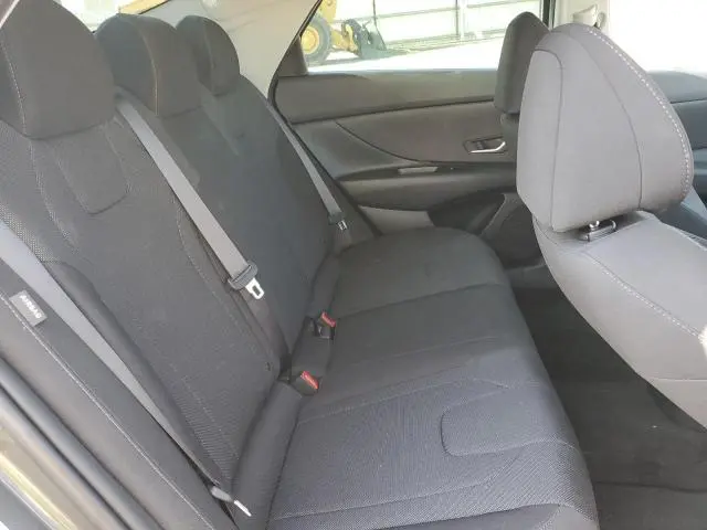 2025 HYUNDAI ELANTRA SE  