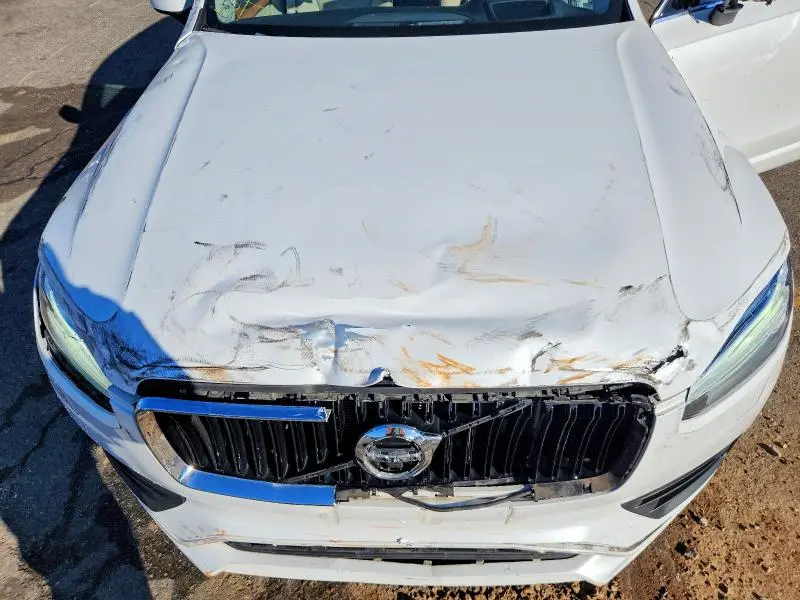 2021 VOLVO XC90 T6 MOMENTUM  