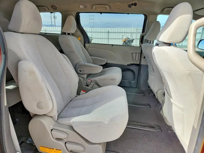 2011 TOYOTA SIENNA LE  