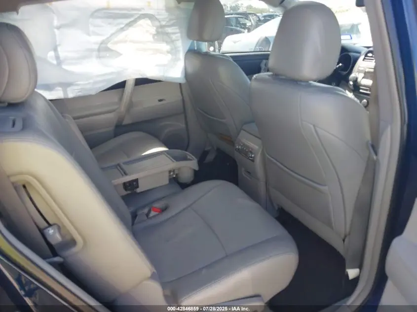 2011 TOYOTA HIGHLANDER SE V6