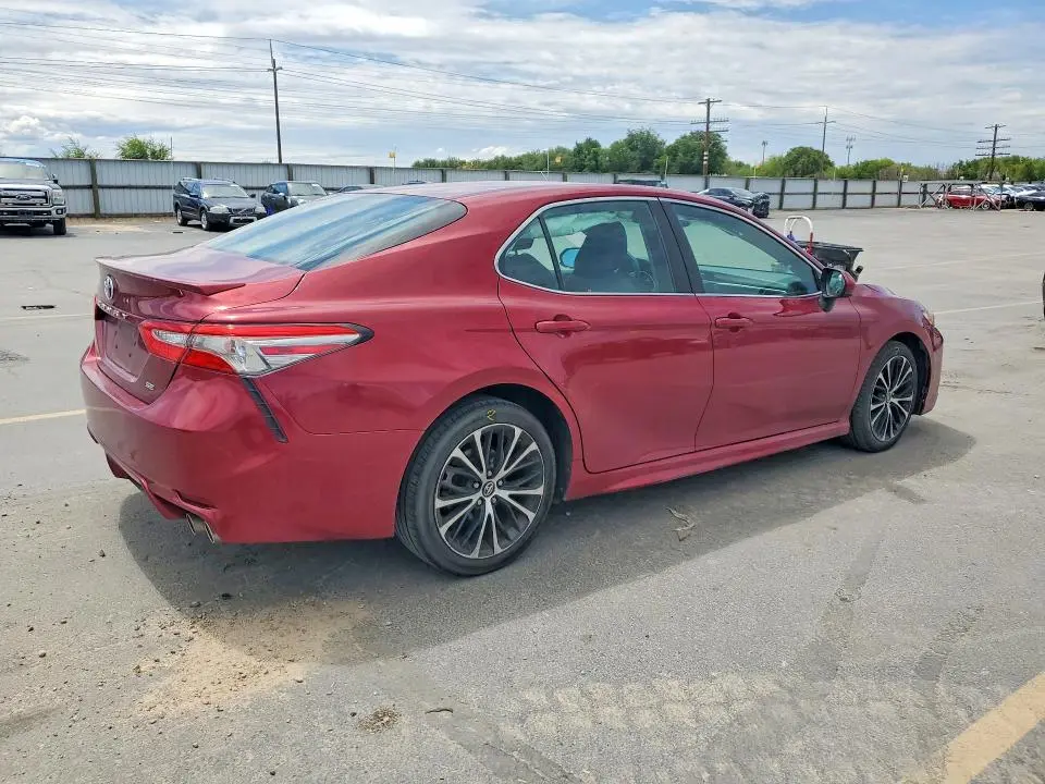 2018 TOYOTA CAMRY SE  