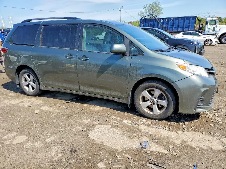2019 TOYOTA SIENNA LE  