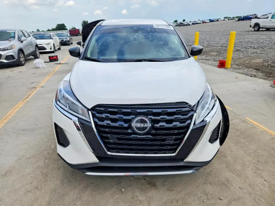 2024 NISSAN KICKS   