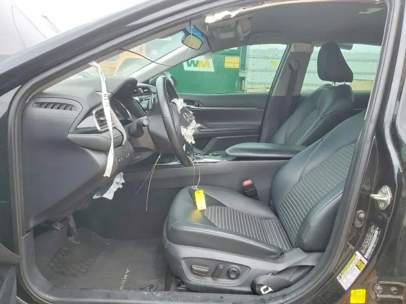 2019 TOYOTA CAMRY SE  
