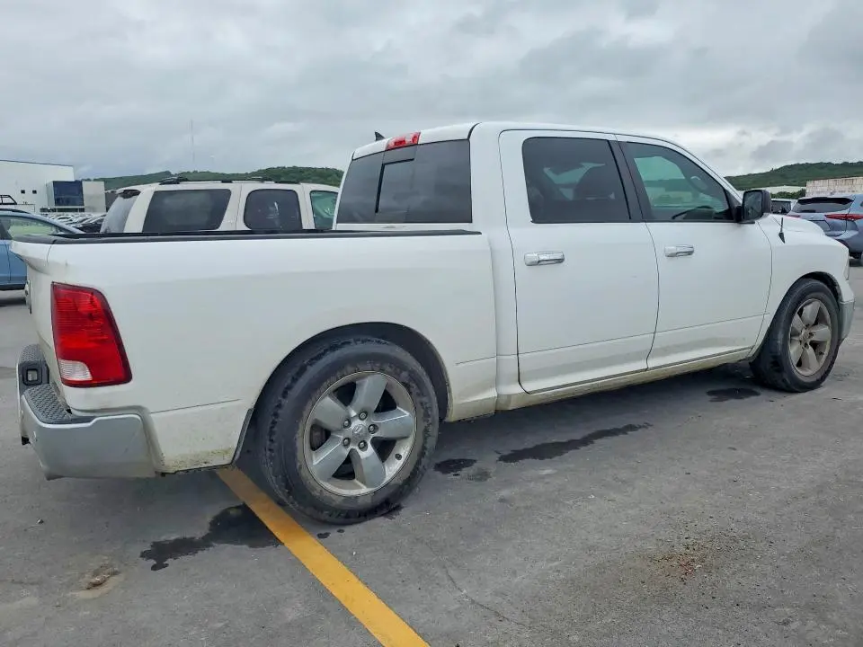 2016 RAM 1500 SLT  