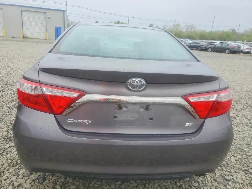 2017 TOYOTA CAMRY SE  
