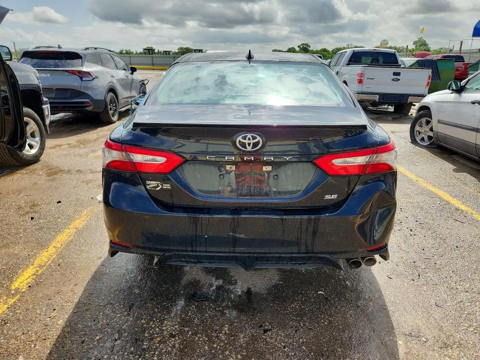 2019 TOYOTA CAMRY SE  