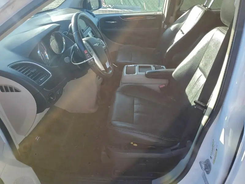 2016 CHRYSLER TOWN AND C   