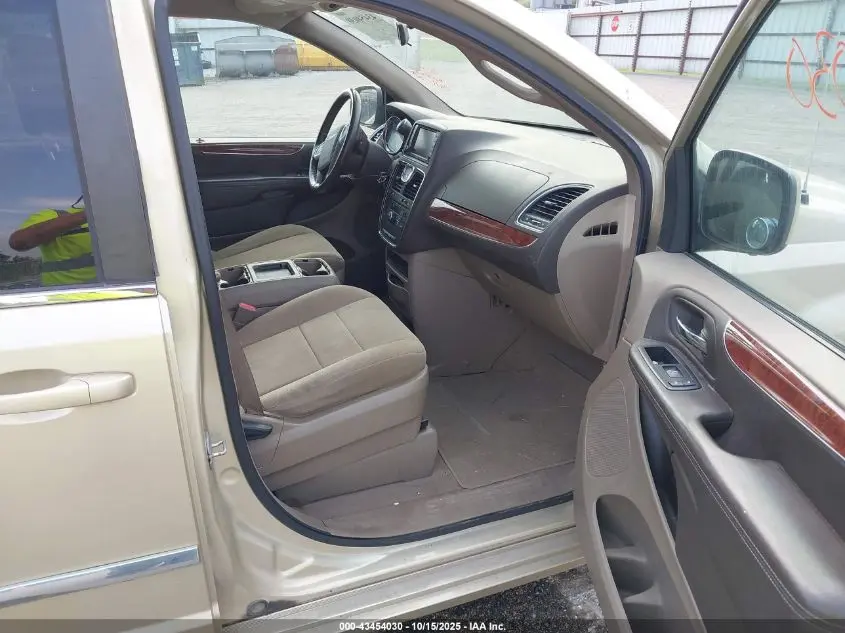 2011 CHRYSLER TOWN & COUNTRY TOURING