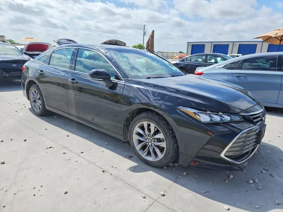 2020 TOYOTA AVALON XLE  
